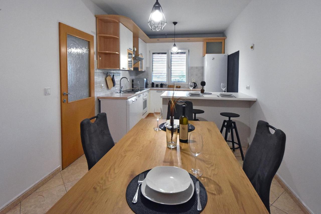 Family Apartment Sara ザダル エクステリア 写真